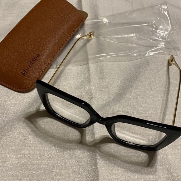 Oversized blue light glasses.  See all photos - Picture 5 of 10